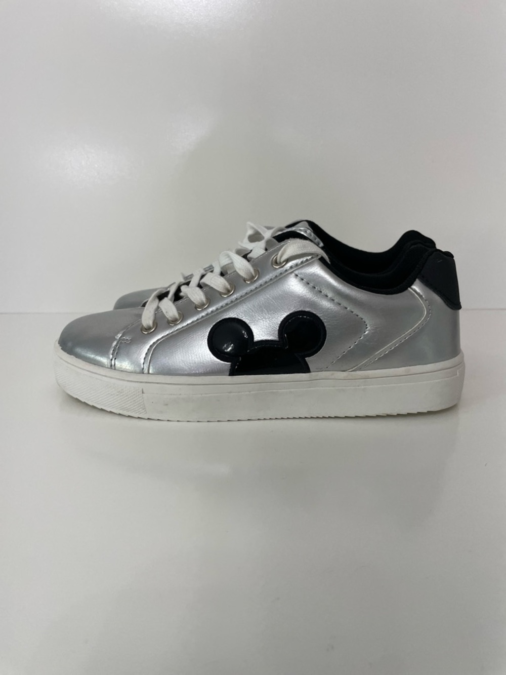 Disney Mickey Mouse Sneakers Shiny Silver Skate Shoes Womens 7 Resortwear School